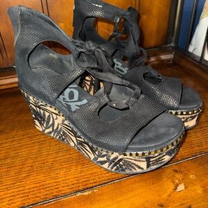 Stylish Black Wedge Sandals